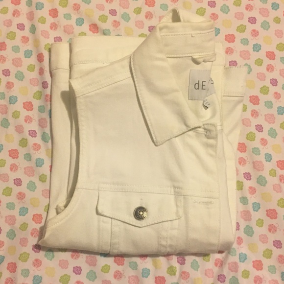 White Jean Vest with Buttons - Picture 5 of 6
